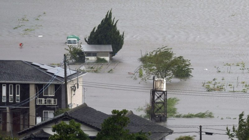 Typhoon Nari Threatens Tokyo Region, Landslide Alerts Issued